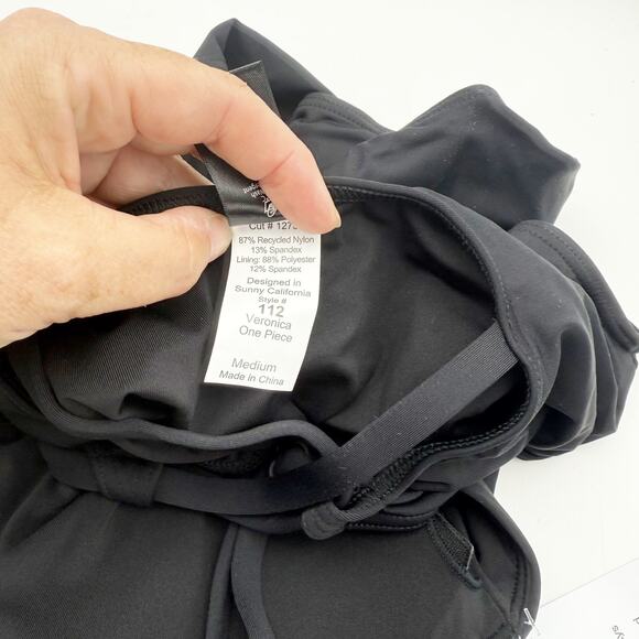 SUNSETS Women's Veronica One Piece Swimsuit Medium Black Criss-Cross Back NWT - Picture 10 of 11